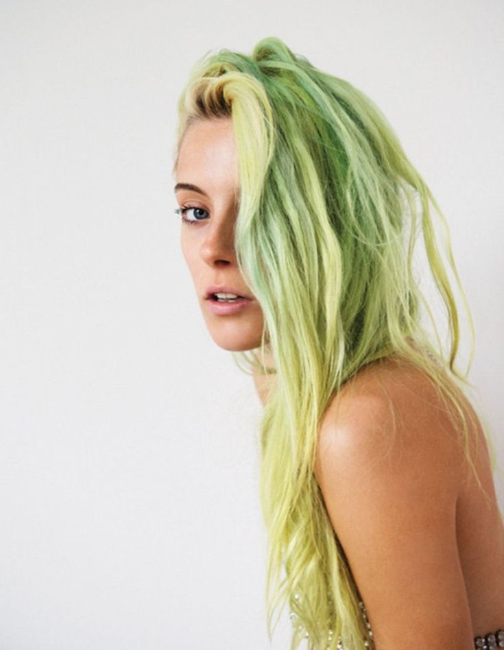 How to remove greens from hair after dyeing