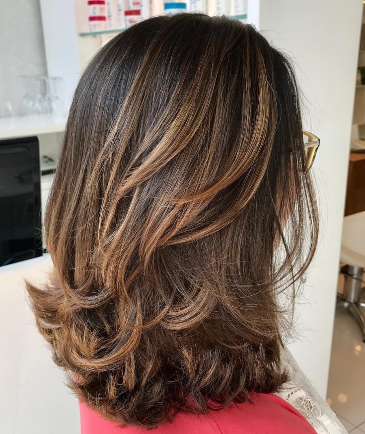 Highlighting on a haircut cascade - the best techniques for straight and curly hair